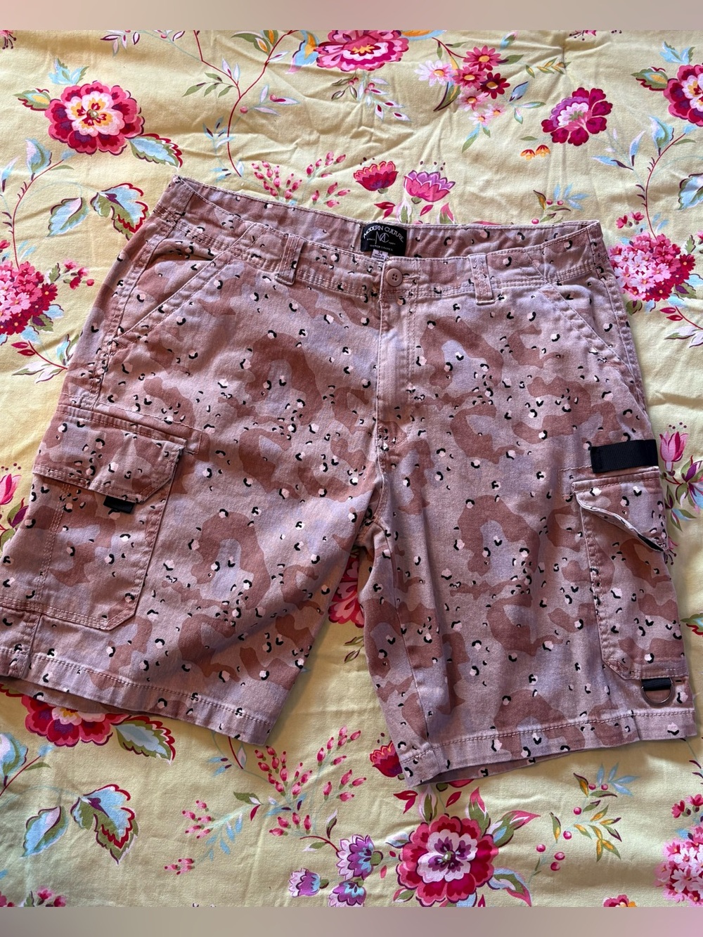 Modern Culture desert storm camo cargo shorts men’s 34 9” inseam EUC